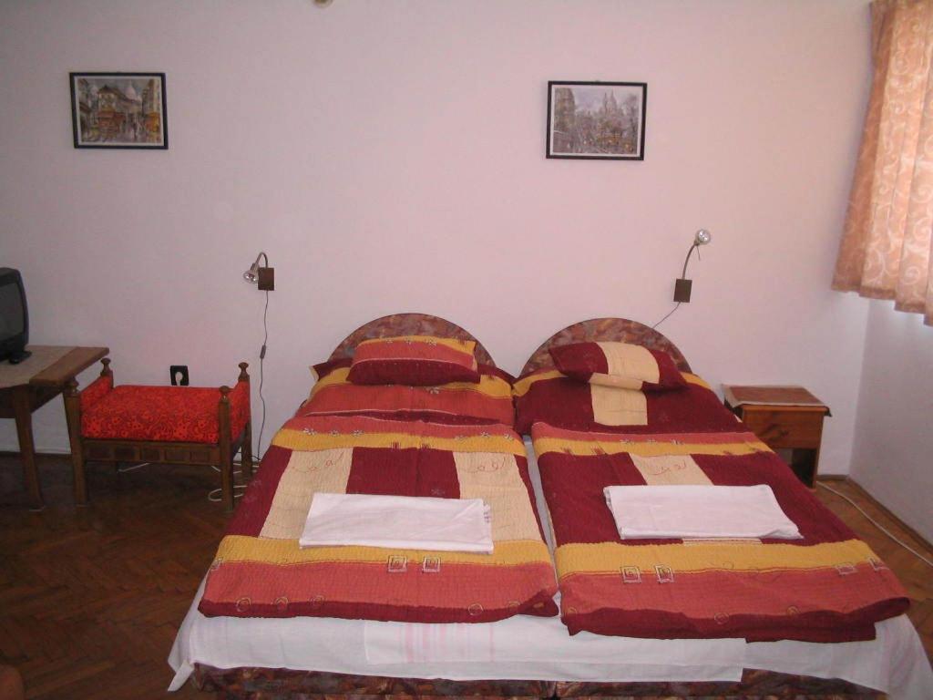 Łóżko lub łóżka w pokoju w obiekcie Burg Eger