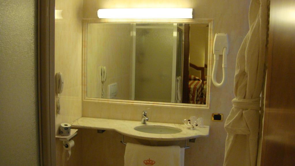 Koupelna v ubytování Albergo Corona