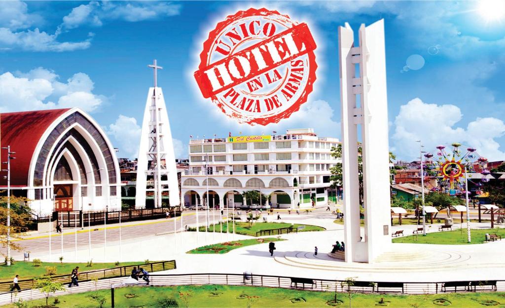 una gran señal de hotel frente a un edificio en Del Castillo Plaza Hotel Pucallpa en Pucallpa