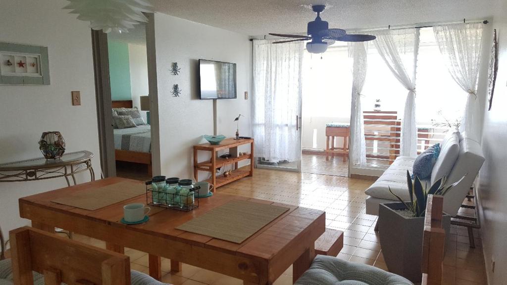 Posezení v ubytování Beach front apartment in Luquillo