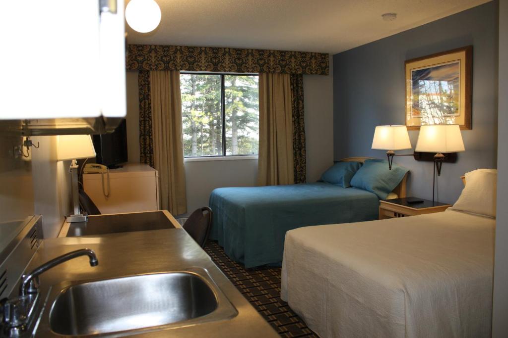 Ένα ή περισσότερα κρεβάτια σε δωμάτιο στο Hillcrest Motel