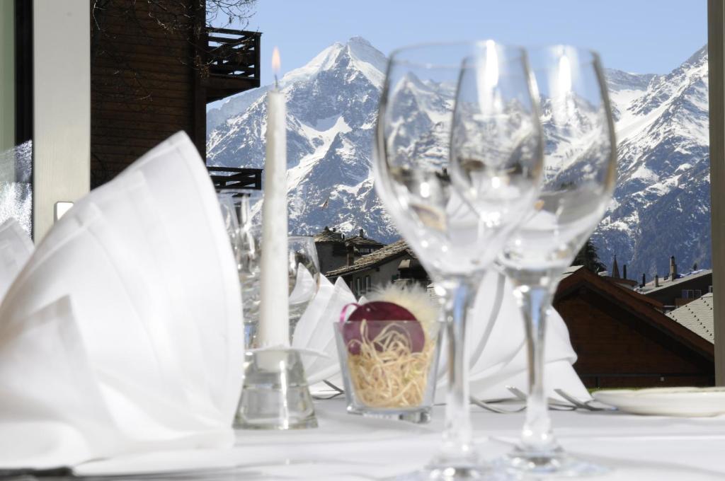 Nespecifikovaný výhled na hory nebo výhled na hory při pohledu z hotelu