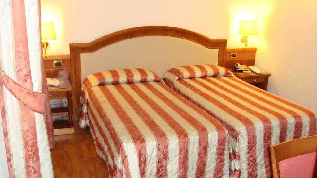 Postel nebo postele na pokoji v ubytování Albergo Corona