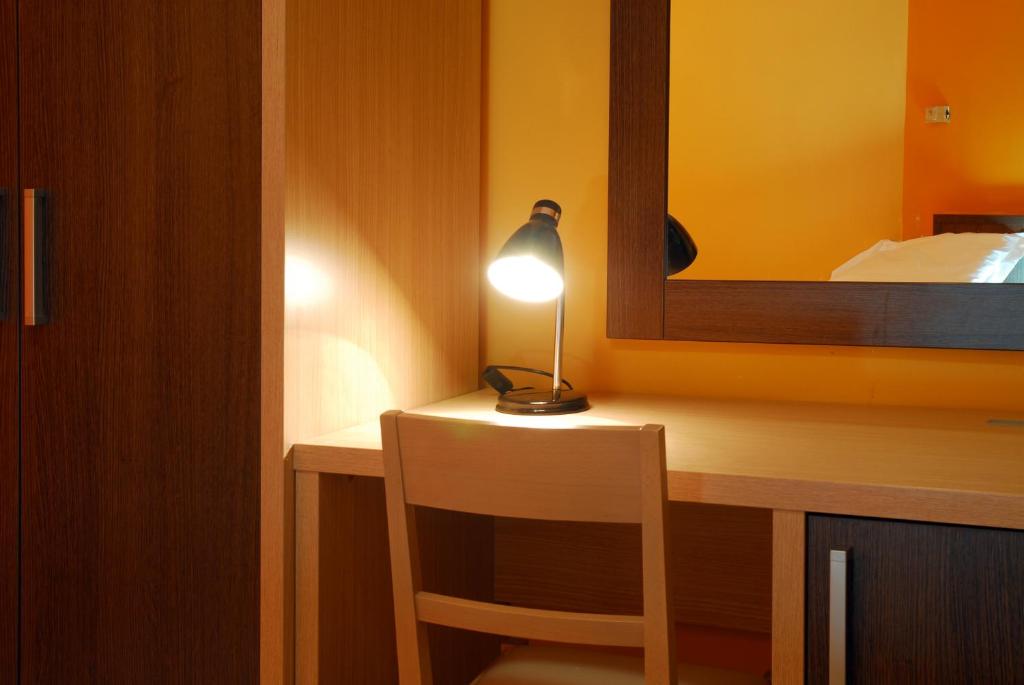Łóżko lub łóżka w pokoju w obiekcie Hotel Michelangelo