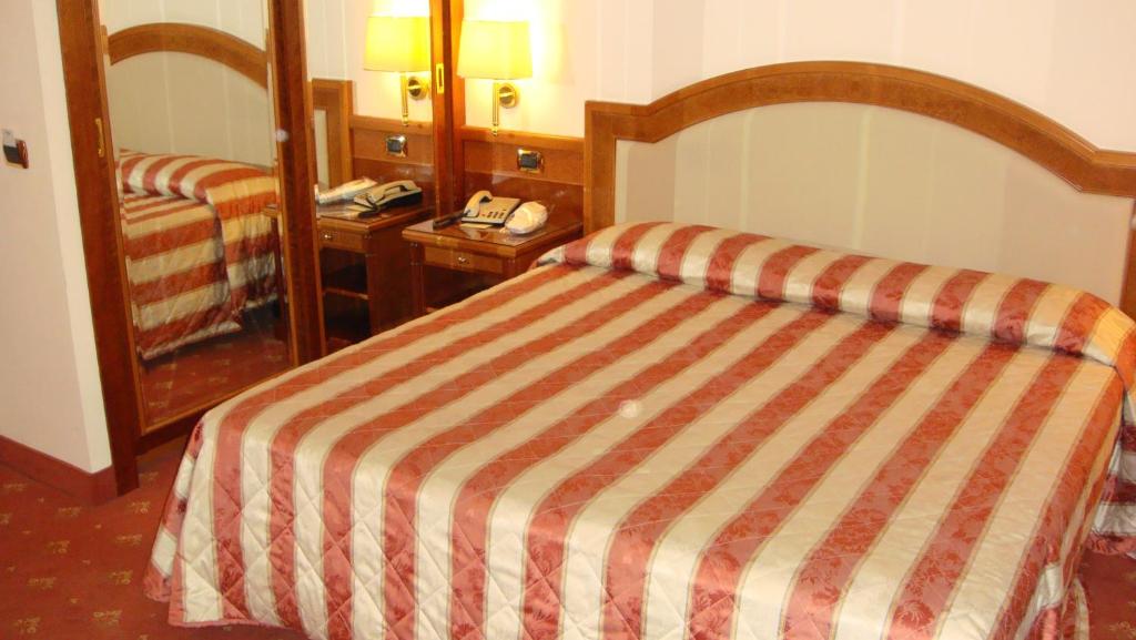 Postel nebo postele na pokoji v ubytování Albergo Corona