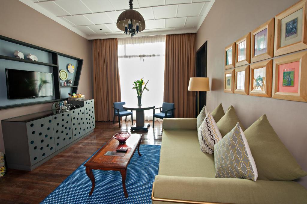 TV a/nebo společenská místnost v ubytování The Henry Hotel Manila