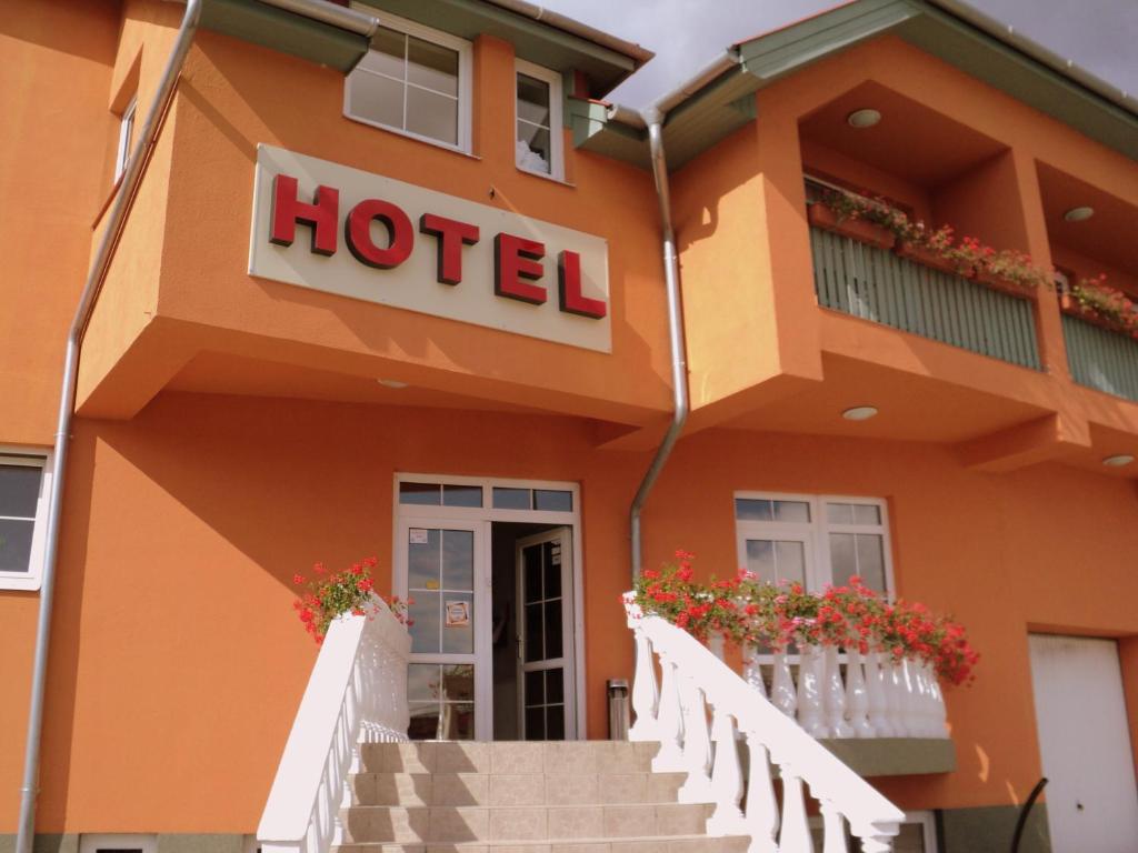 Budova, v ktorej sa hotel nachádza