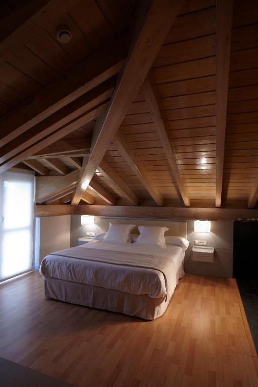 Hotel Nagusi - Zolderkamer Met Hydromassagebad