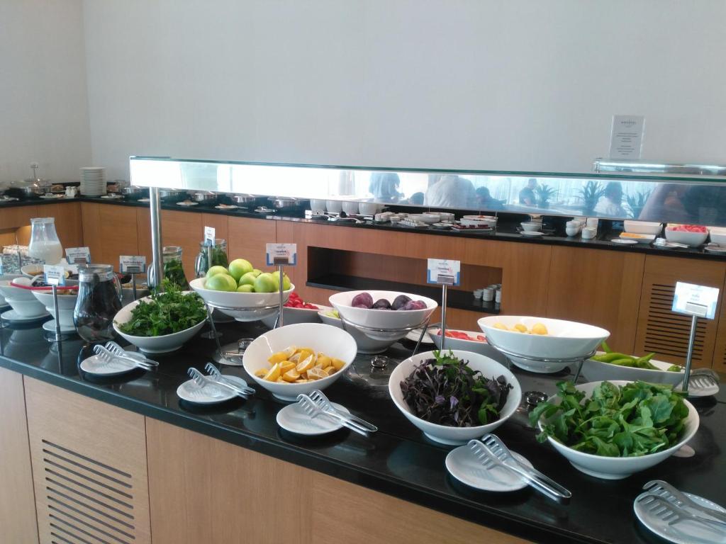 Comida no hotel ou em algum lugar perto