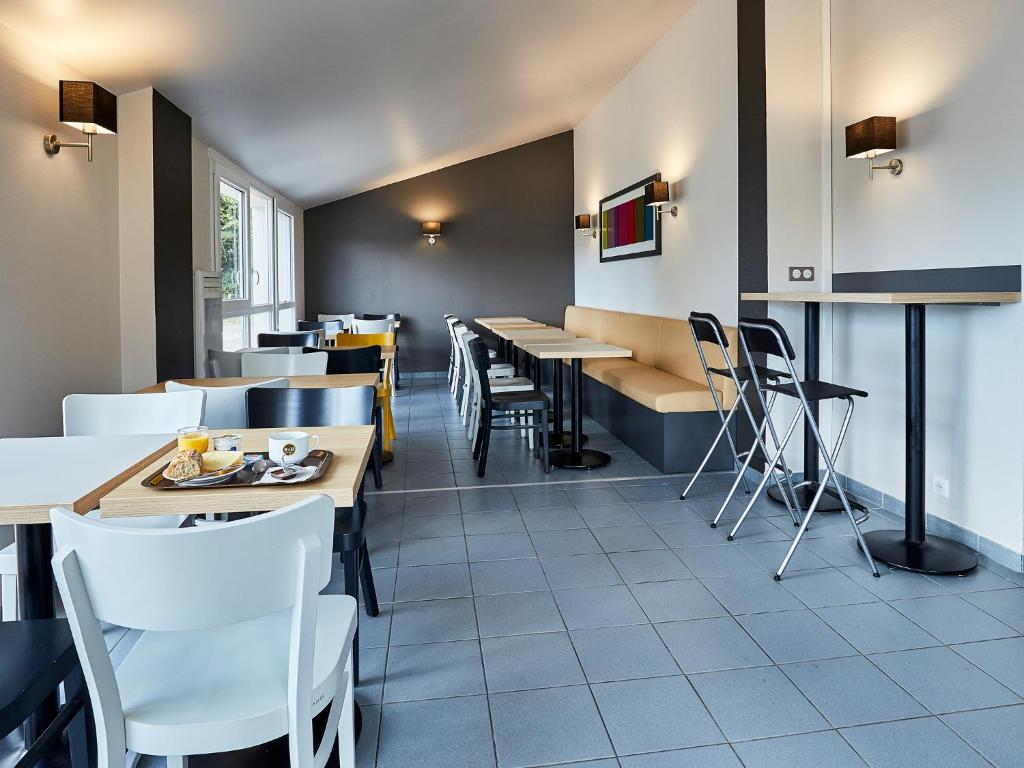 Posezení v ubytování B&B HOTEL Honfleur