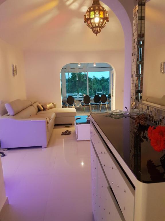 A seating area at Villa Ola, Golf del Sur