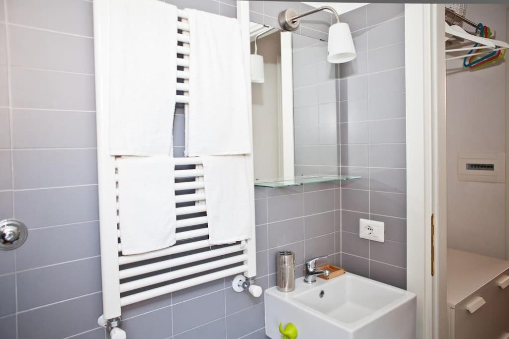 a bathroom with a sink and a mirror at Viale Trastevere 108 in Rome