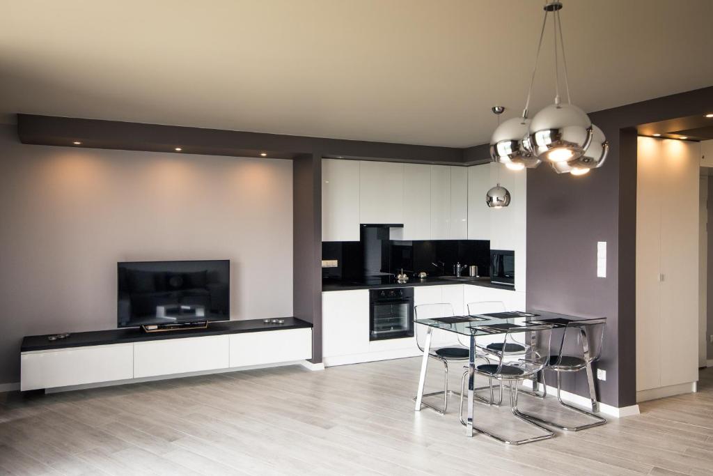 Kuchyňa alebo kuchynka v ubytovaní Apartament Na Urlop - Wisła Bukowa Góra 2 - Apartamenty z widokiem na panoramę Wisły