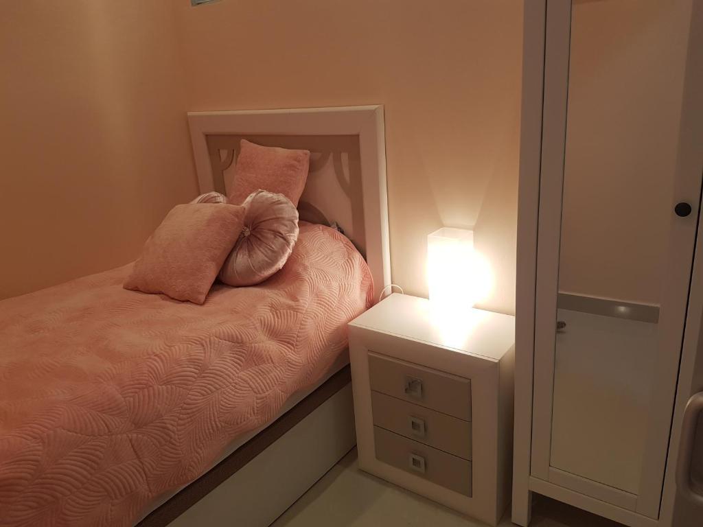 A bed or beds in a room at Villa Ola, Golf del Sur