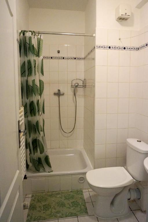 Koupelna v ubytování Apartmany Jachymov