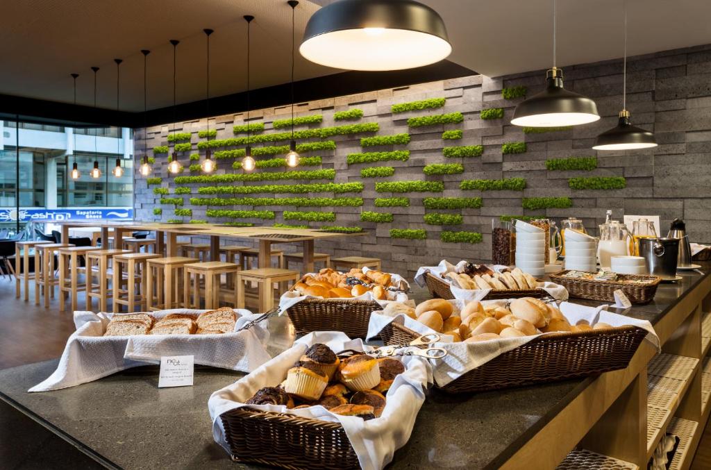 Neat Hotel Avenida - Resim 4