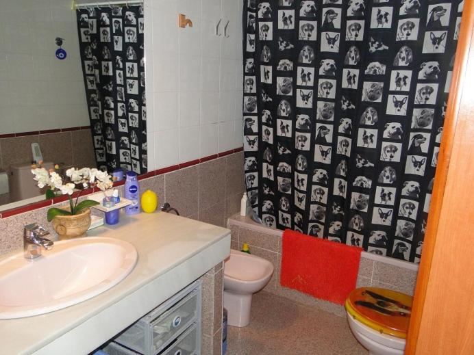 A bathroom at Ático Louis Braille