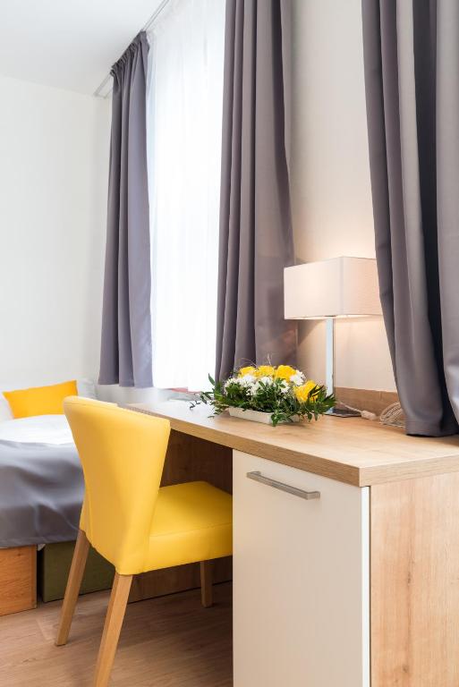Postel nebo postele na pokoji v ubytování Hotel Slavia