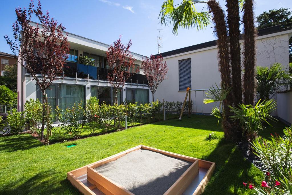 Zahrada ubytování Holiday IV Gardan