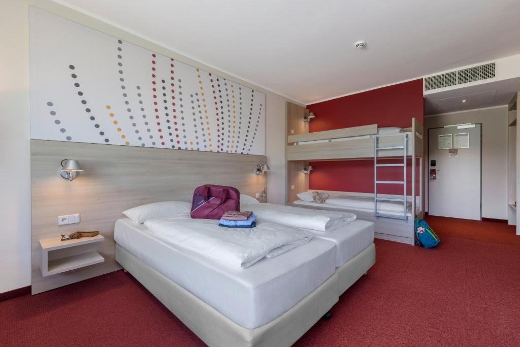 Serways Hotel Remscheid - Family Room
