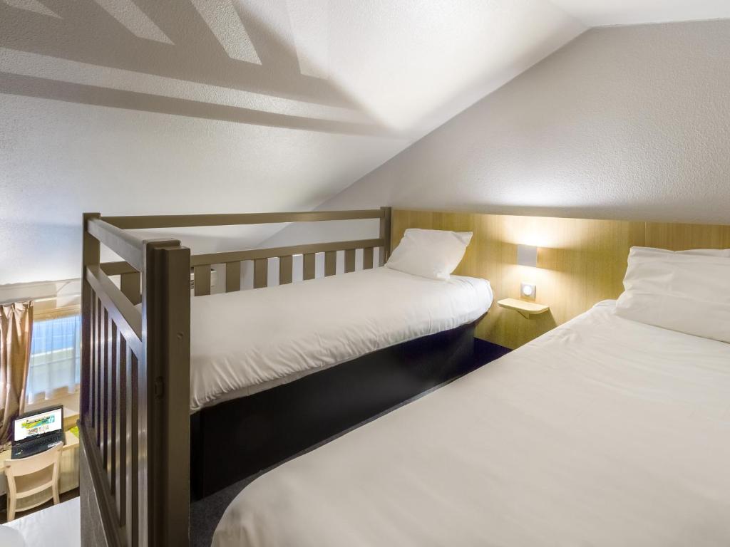 Postel nebo postele na pokoji v ubytování B&B HOTEL Cherbourg