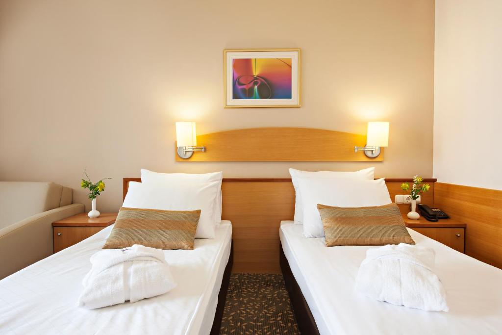 Postel nebo postele na pokoji v ubytování Hotel Termal - Terme 3000 - Sava Hotels & Resorts