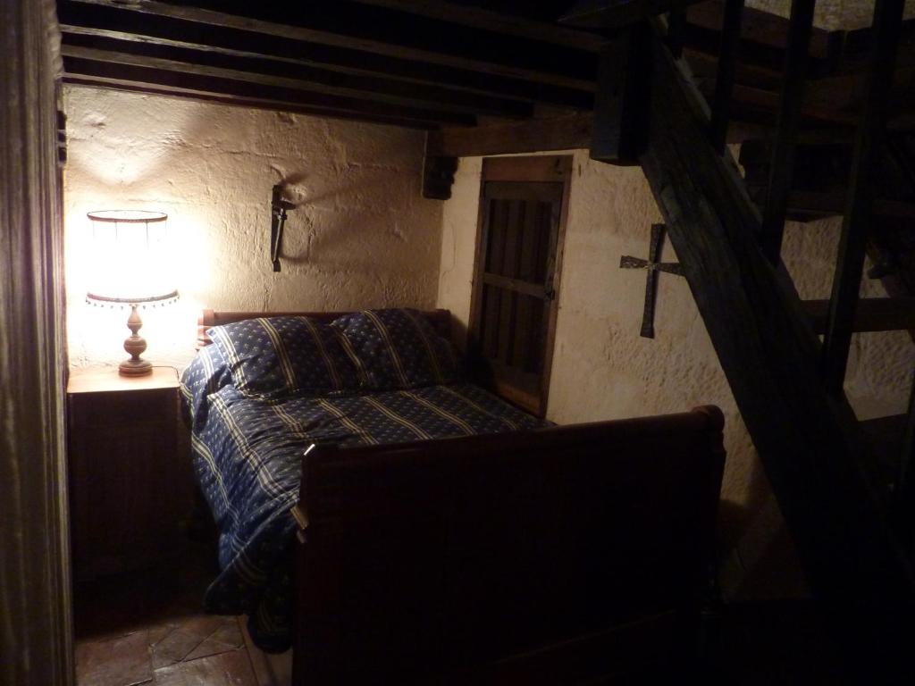 Postel nebo postele na pokoji v ubytování Commanderie des Templiers