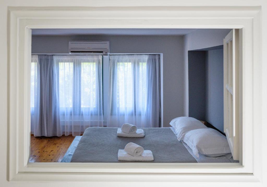 Posteľ alebo postele v izbe v ubytovaní Cozy Residences in the center of Volissos Village - Lydia Lithos-