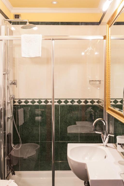 Koupelna v ubytování Hotel Manfredi Suite In Rome