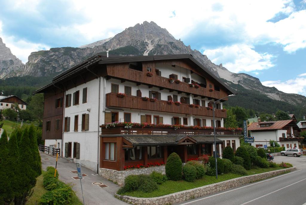 Nespecifikovaný výhled na hory nebo výhled na hory při pohledu z hotelu