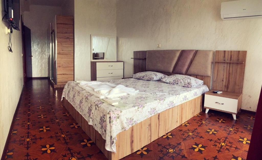 Postel nebo postele na pokoji v ubytování Sunrise Hotel