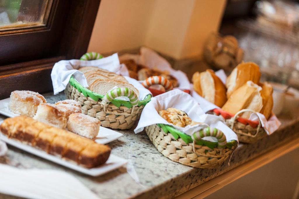  Pousada Quatro Estacoes