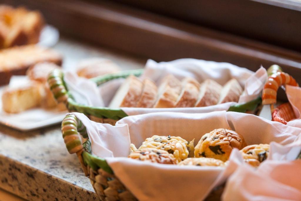  Pousada Quatro Estacoes