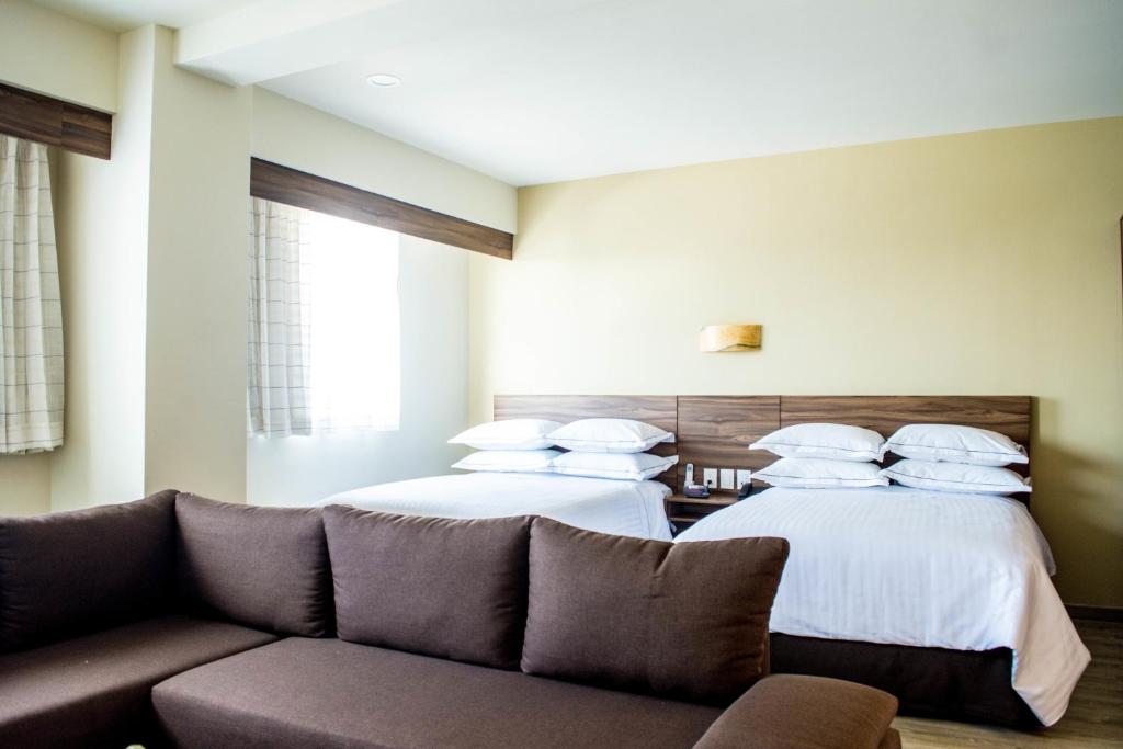 Postel nebo postele na pokoji v ubytování Crown Victoria Hotel