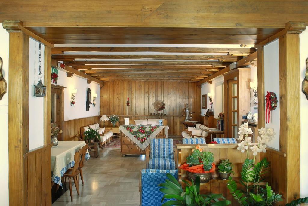 Posezení v ubytování Hotel Albergo Dolomiti
