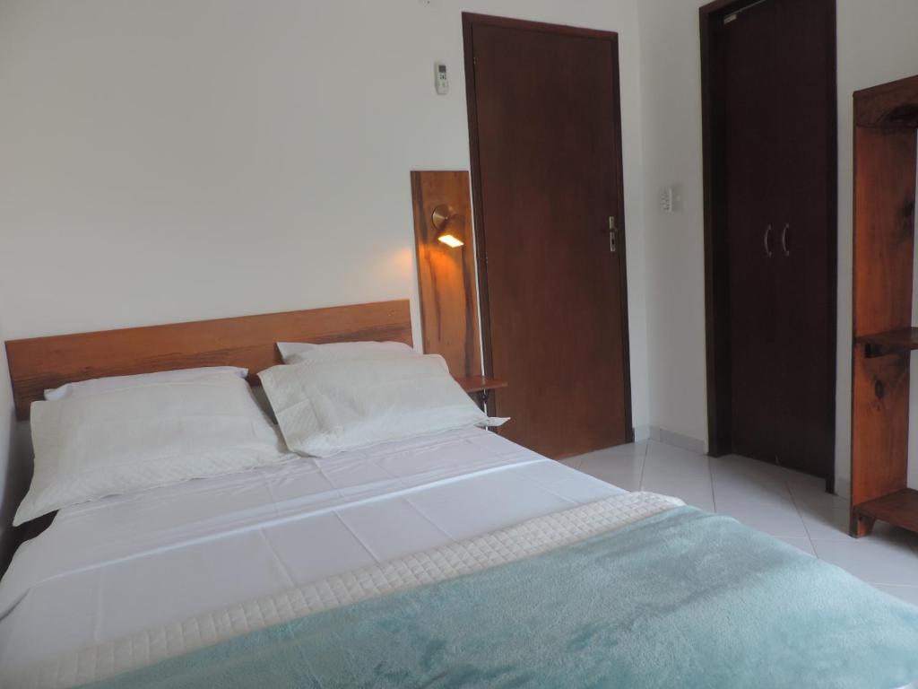  Pousada Quatro Estacoes