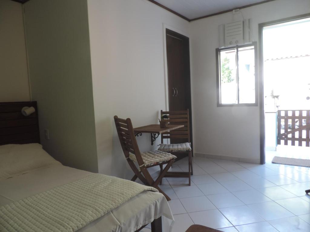  Pousada Quatro Estacoes