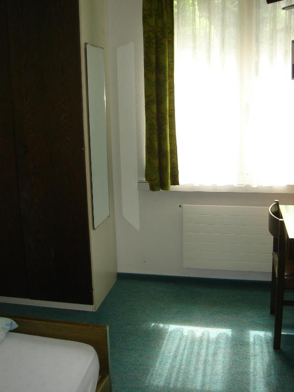 Postel nebo postele na pokoji v ubytování Hotel Eden Sisikon