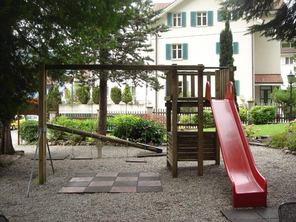 Herní místnost nebo prostor pro děti v ubytování Hotel Eden Sisikon