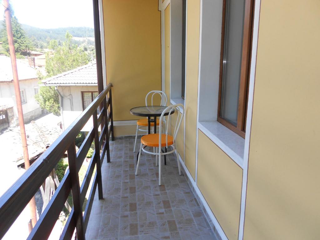 Balkón nebo terasa v ubytování Guest House Tsenovi