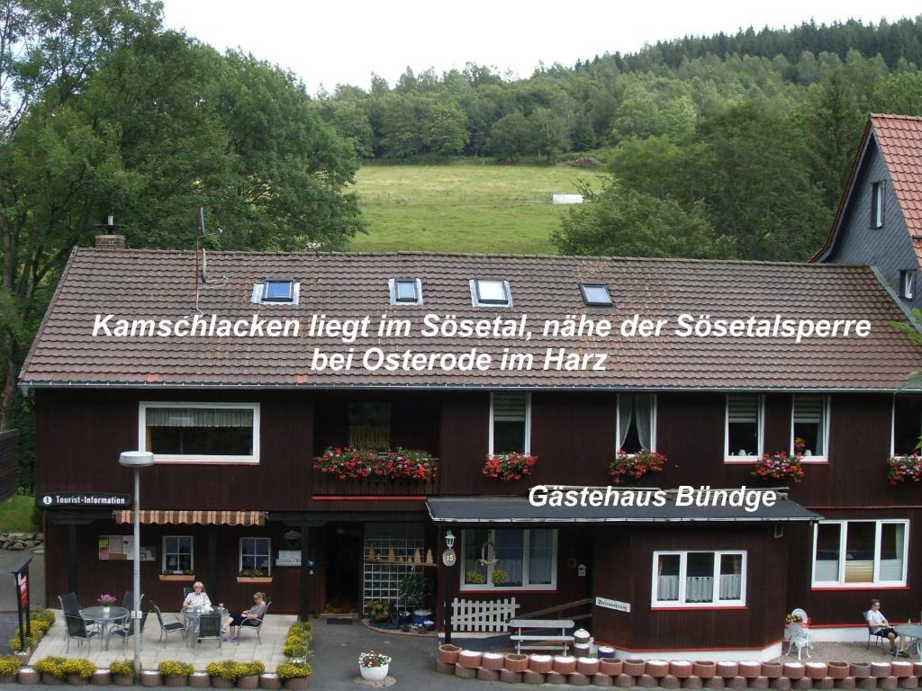 a building with a sign on the front of it at Gästehaus Bündge in Kamschlacken