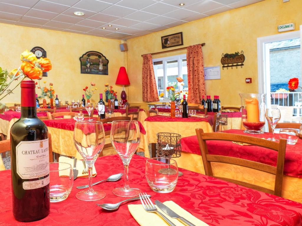 Nápoje v ubytování Hotel Logis Auberge de l'Isard