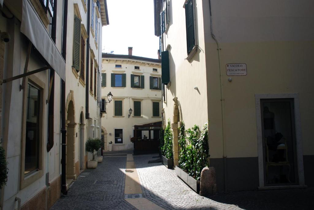 Fotografie z fotogalerie ubytování Palazzo Ai Capitani v destinaci Peschiera del Garda