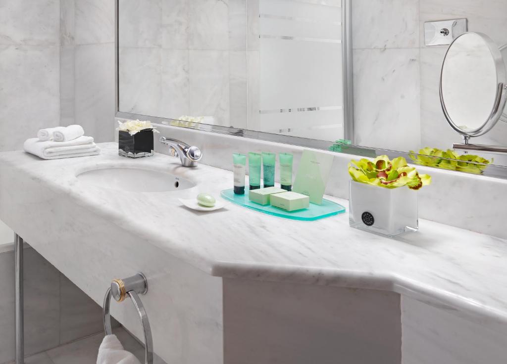 
Athenian Acropolis View Suite (King or Twin beds)
