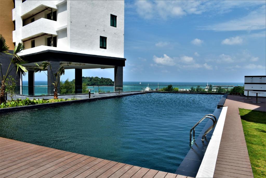 Bazén v ubytování D'Wharf Hotel & Serviced Residence nebo v jeho okolí