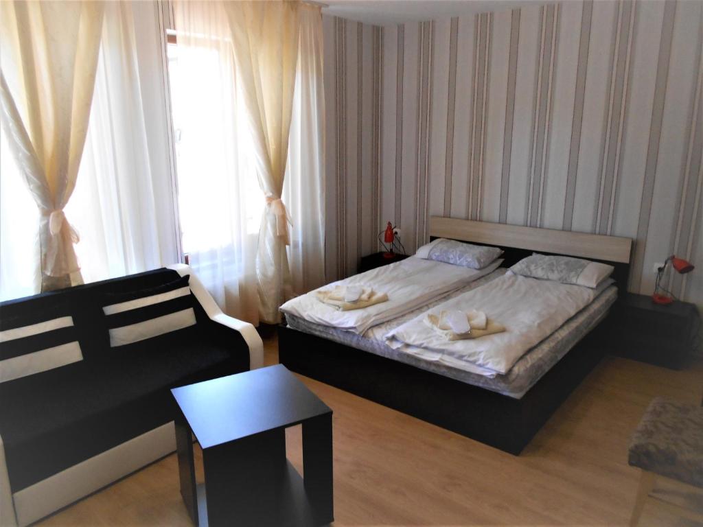 Postel nebo postele na pokoji v ubytování Guest House Tsenovi