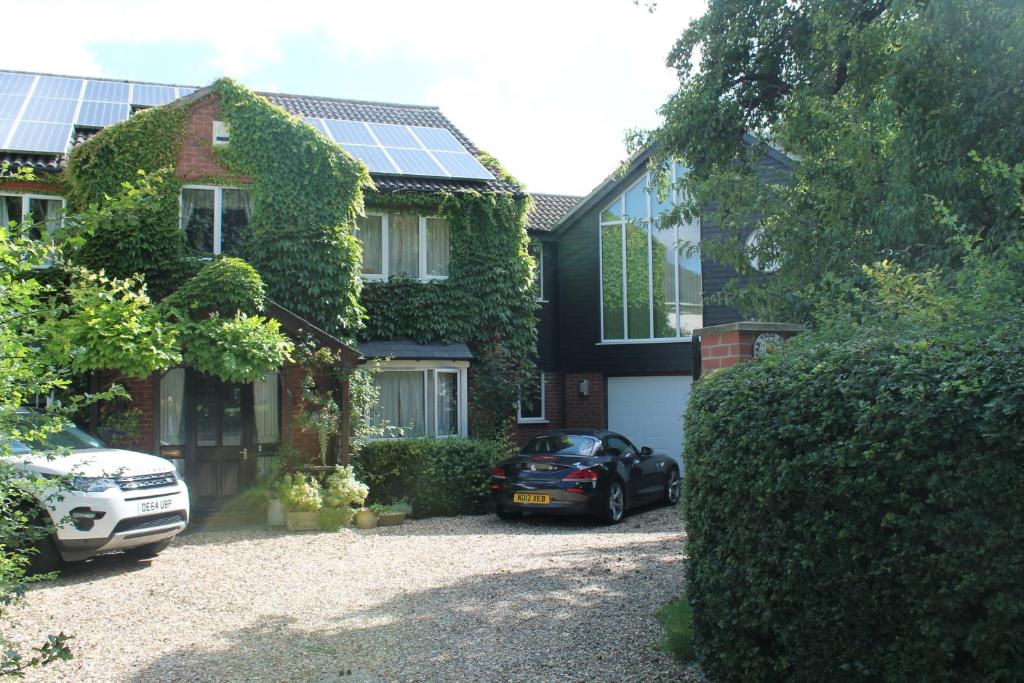 Pear Tree House Studio - Holiday Home