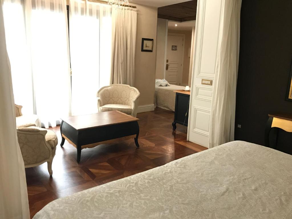 Postel nebo postele na pokoji v ubytování Hotel Casa 1800 Sevilla