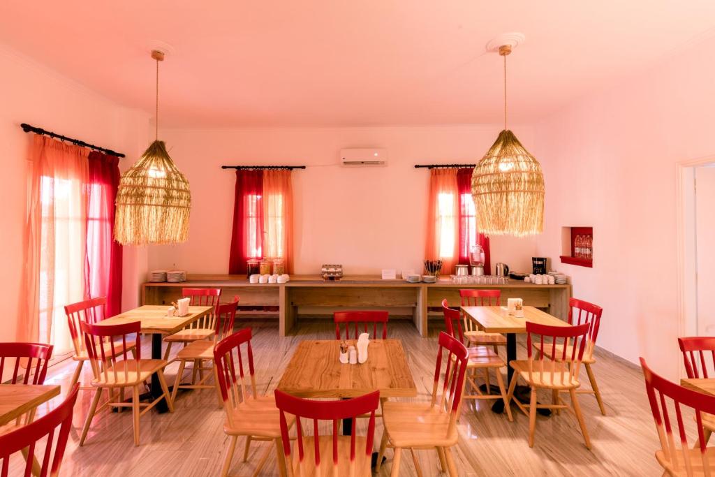Część wypoczynkowa w obiekcie Acqua Vatos Paros Hotel