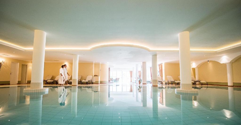 Bazén v ubytování Hotel Condor nebo v jeho okolí